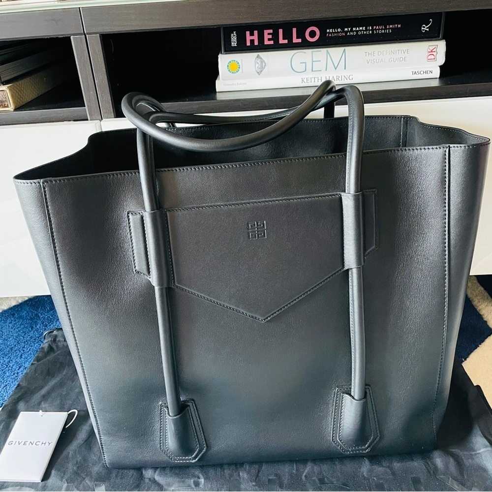 Brand New Givenchy Antigona Lock Soft Calfskin Black Leather Unisex Tote… - Picture 8 of 15
